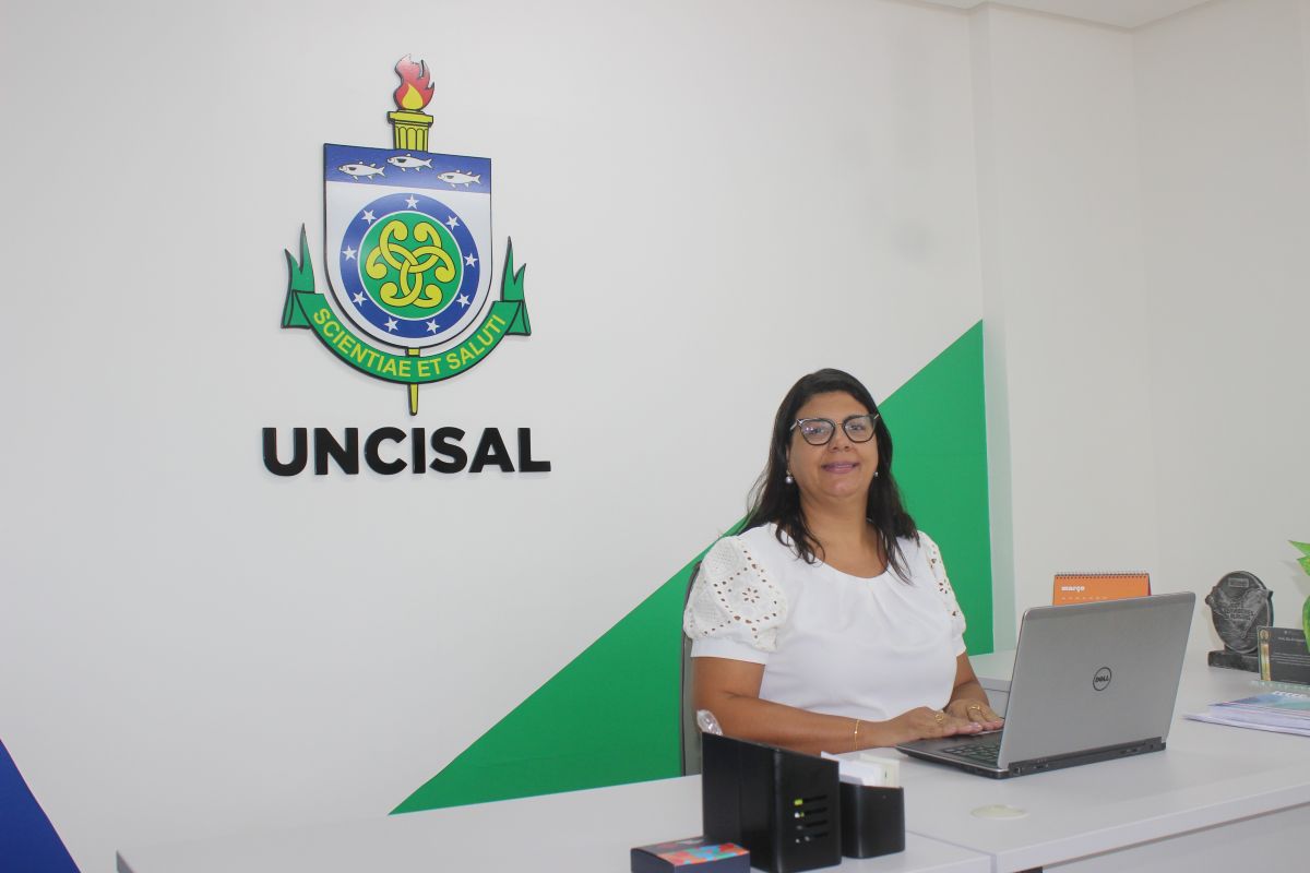 ana-larissa-profa-uncisal---copia